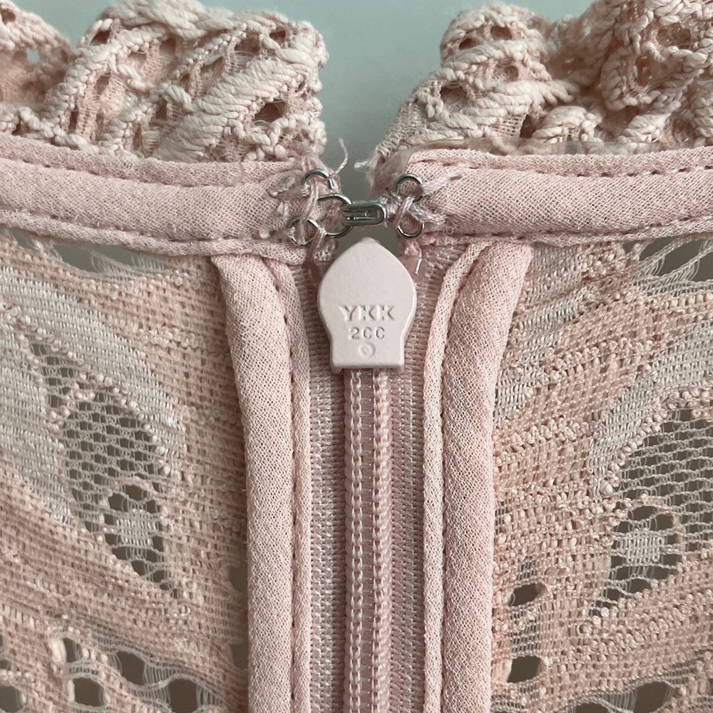 White House Black Market Elegant Lace Pink sleeveless Top - Picture 5 of 7